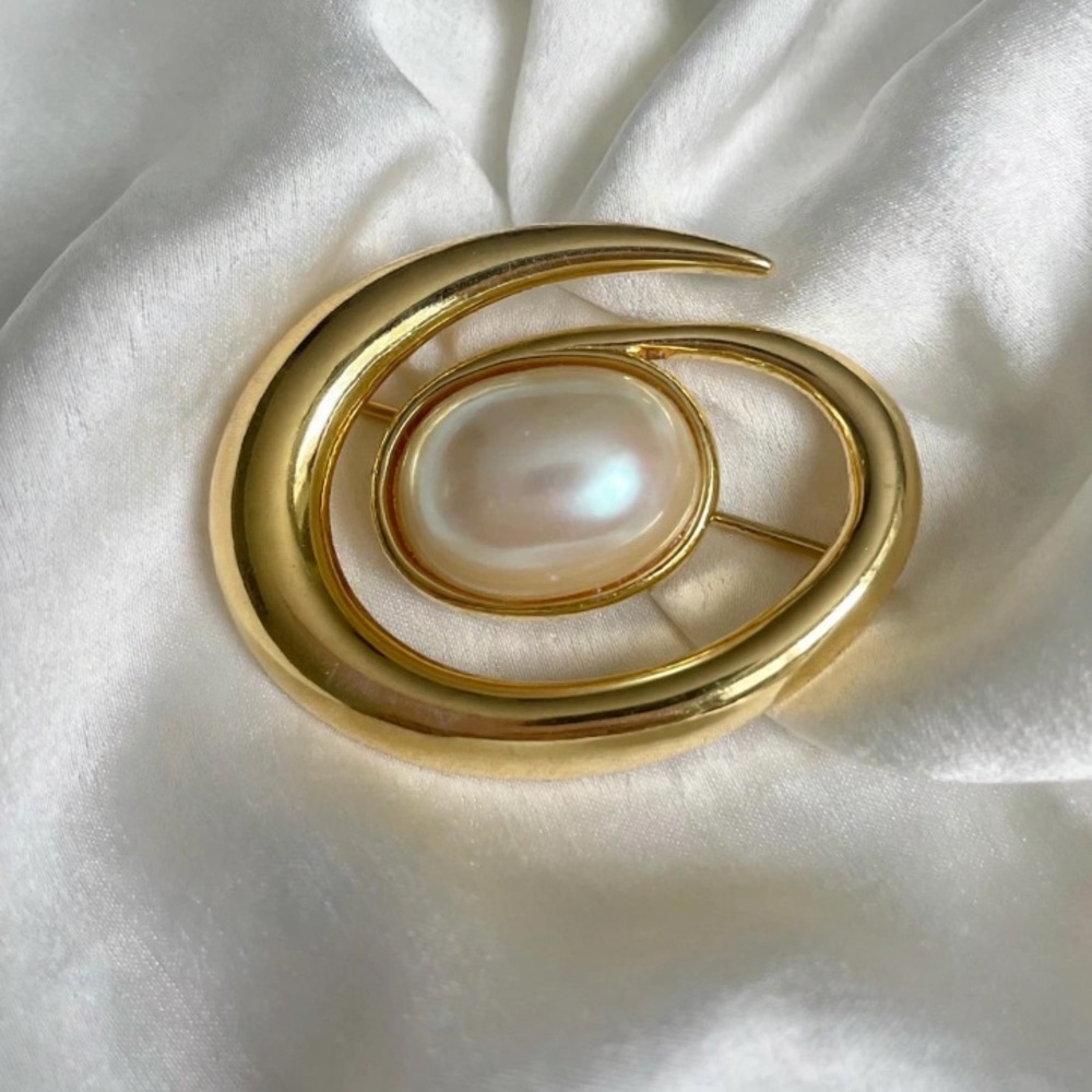 “VTG MONET “Signed” Gold Pearl Brooch Pin